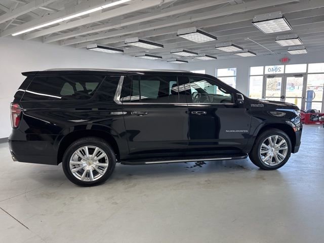 Used 2023 Chevrolet Suburban High Country image 16