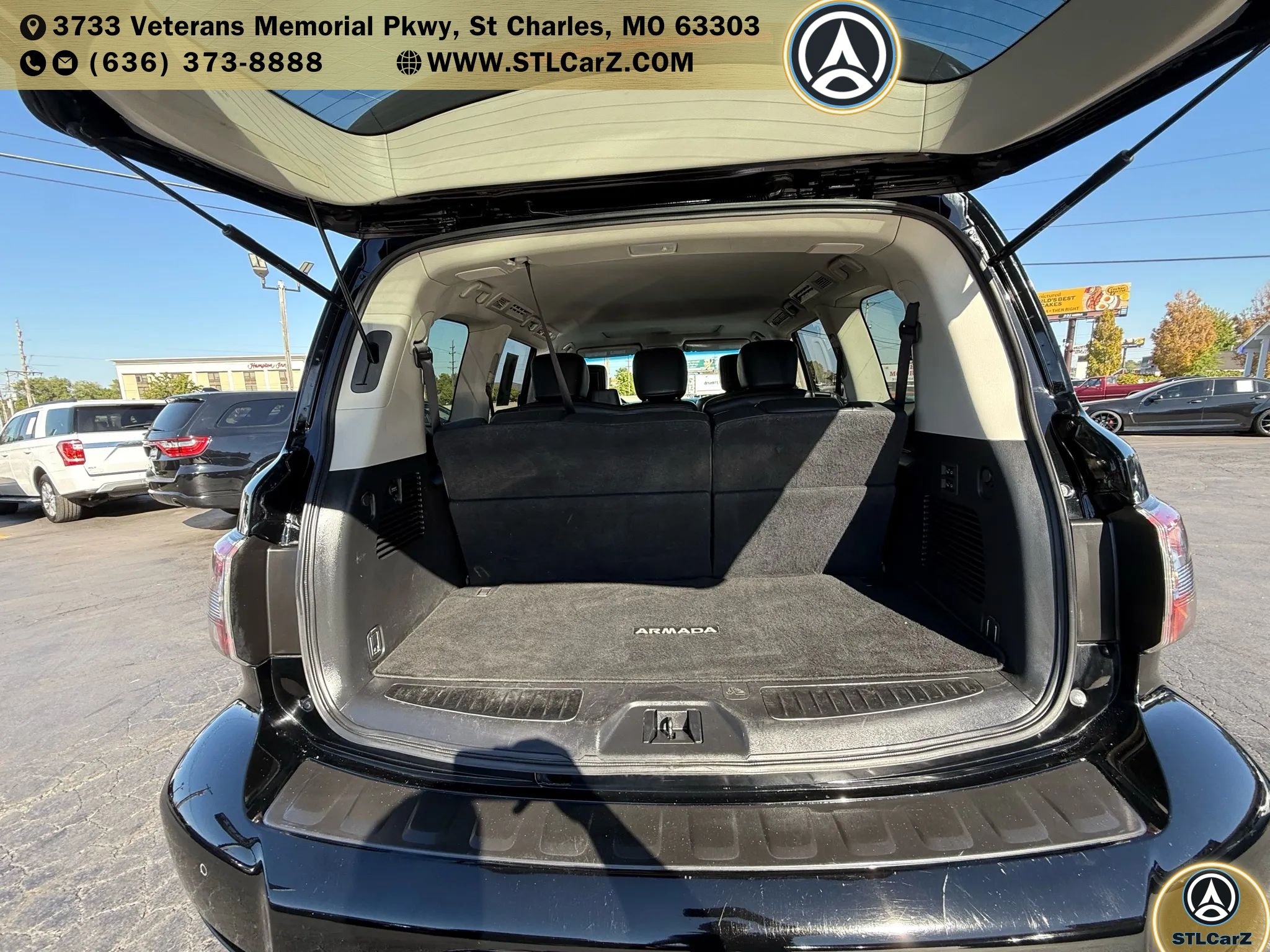 Used 2017 Nissan Armada Platinum w/ Interior Lighting Package RWD image 15