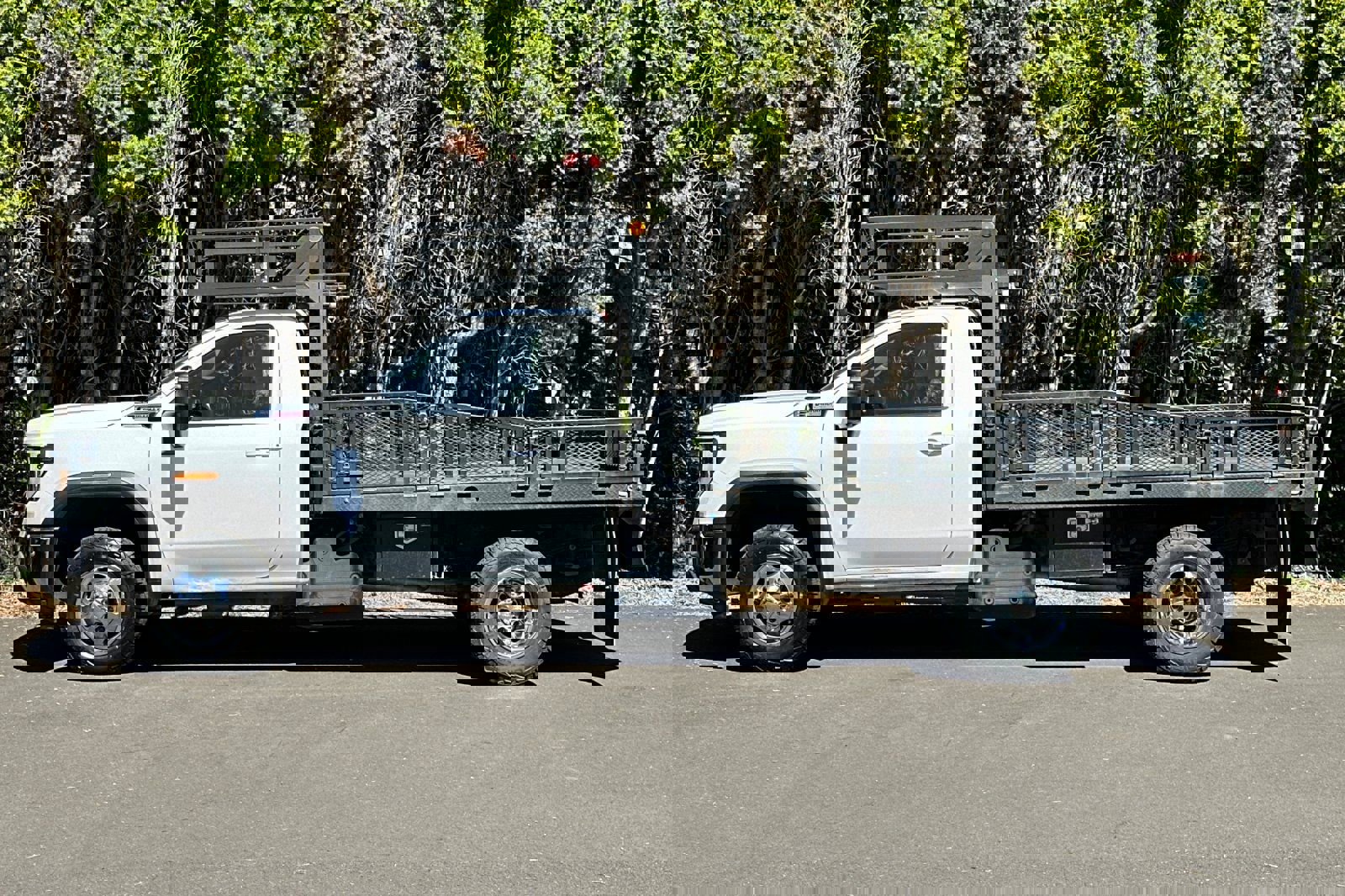 Used 2024 GMC Sierra 3500 SLE w/ SLE Convenience Package image 7