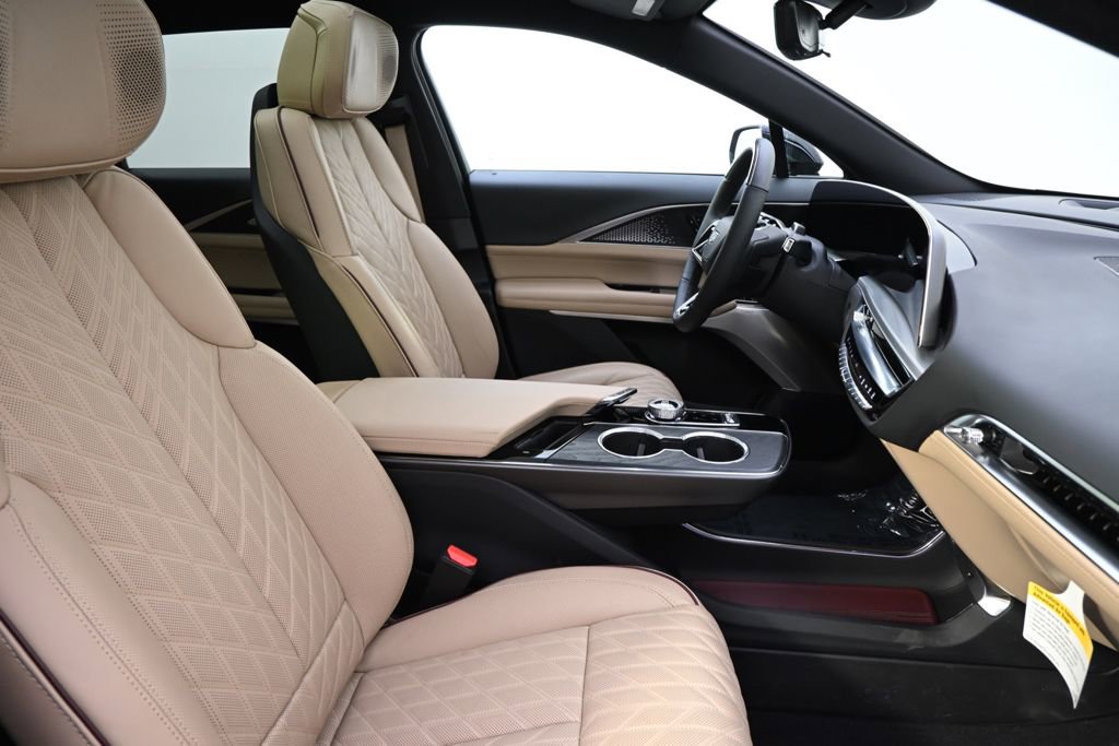 New 2025 Cadillac Lyriq Luxury w/ Nappa Leather Package AWD/4WD image 16