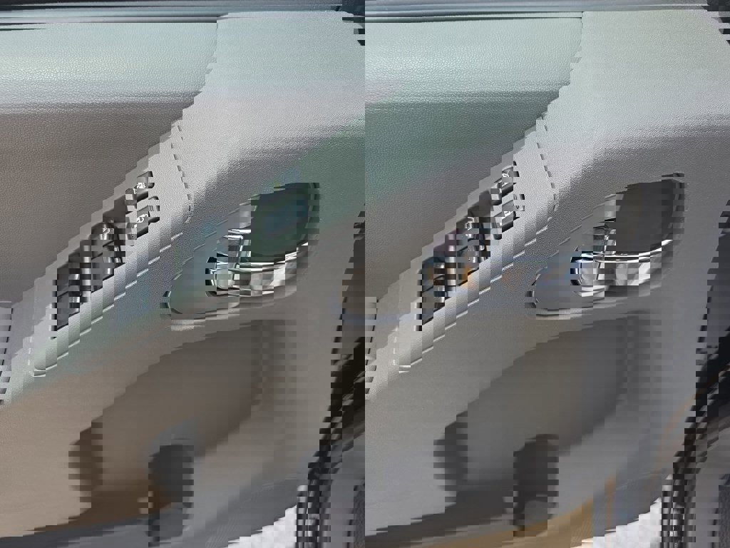 Used 2020 Nissan Frontier SV w/ Midnight Edition Floor Mats image 18