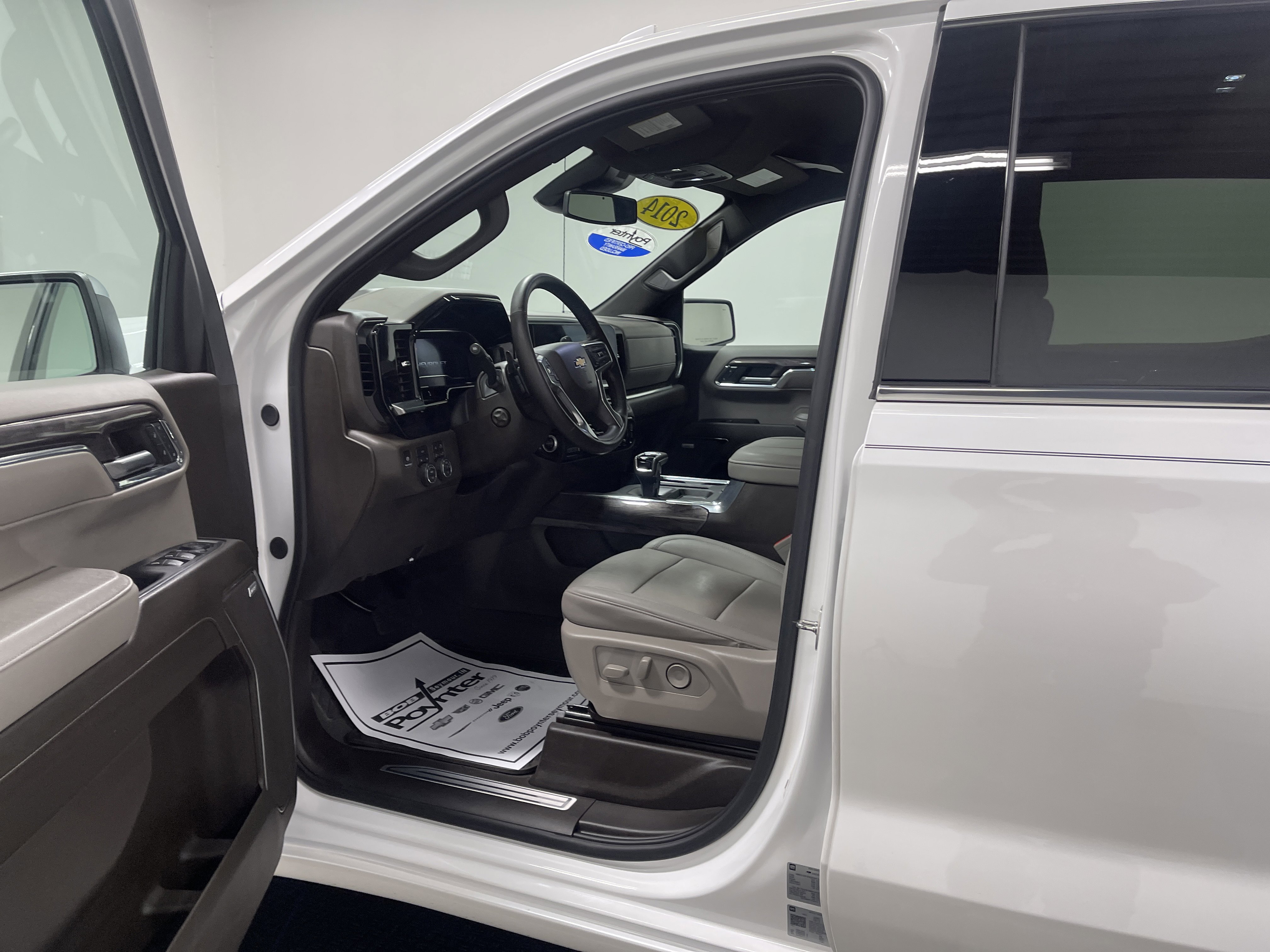 Used 2024 Chevrolet Silverado 1500 LTZ w/ LTZ Convenience Package II AWD/4WD image 9