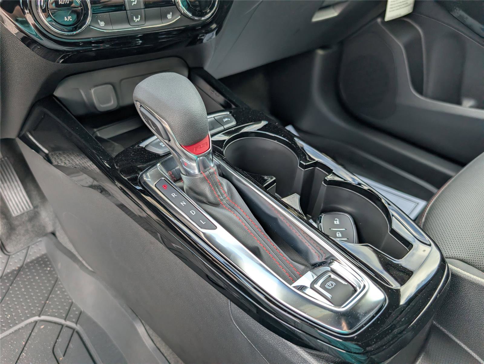 New 2026 Chevrolet Trax RS w/ Sunroof Package image 33