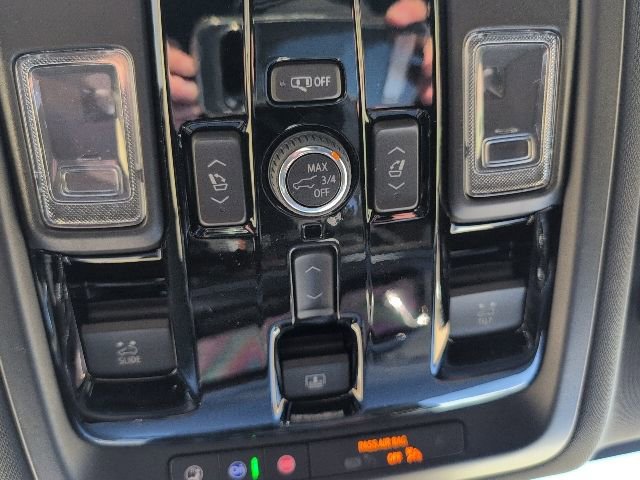 New 2026 Chevrolet Suburban Premier image 32