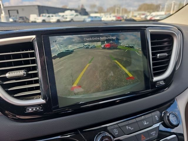 Used 2023 Chrysler Pacifica Touring-L FWD image 29