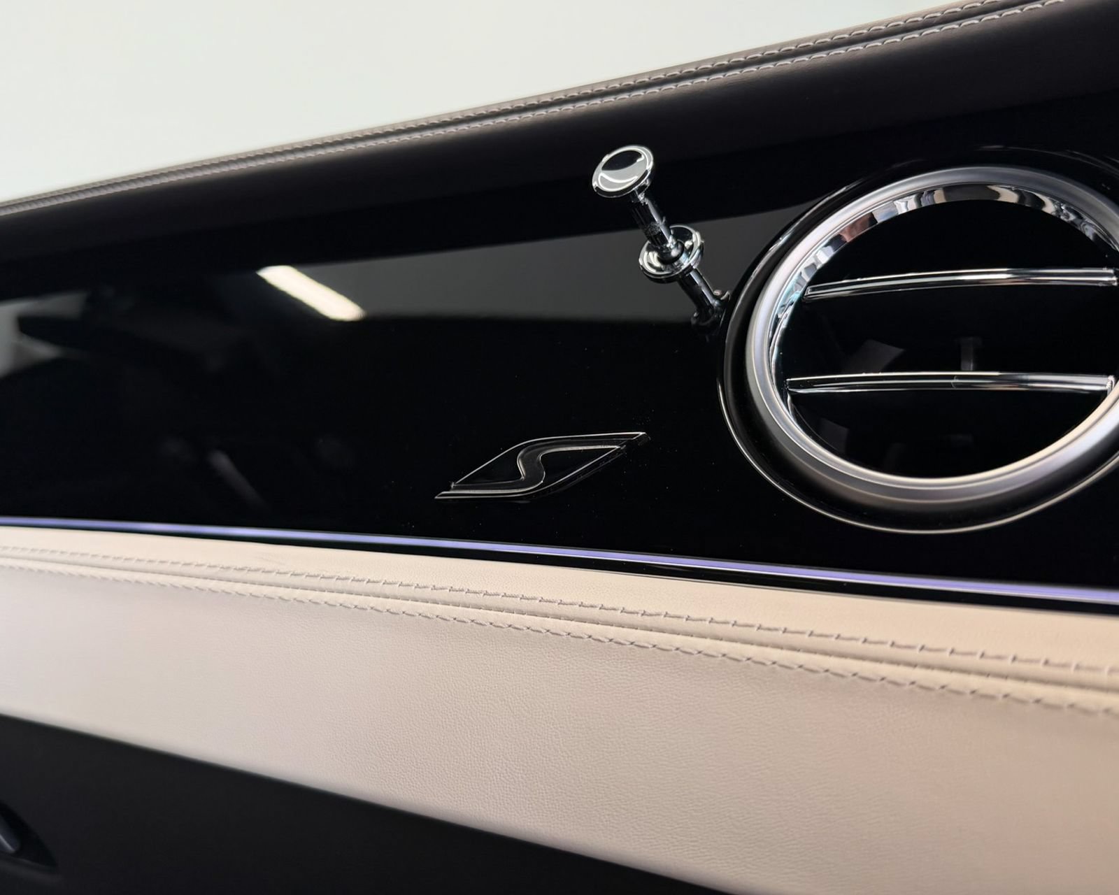 Used 2023 Bentley Continental GT S AWD/4WD image 37