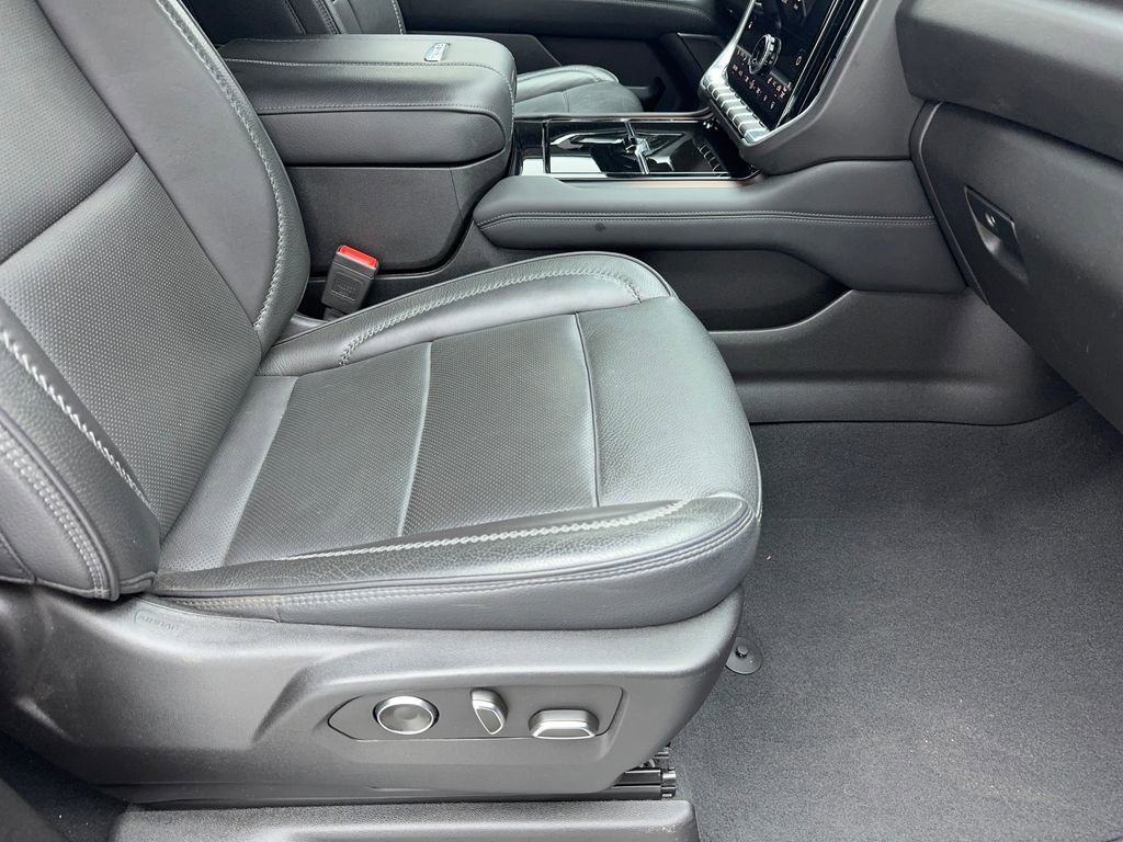 Used 2025 GMC Yukon Denali AWD/4WD image 43