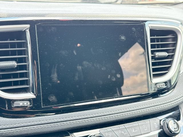 Used 2021 Chrysler Pacifica Touring-L w/ Uconnect Theater Family Group FWD image 11