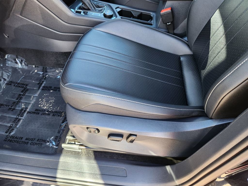 Certified 2024 Volkswagen Tiguan SE image 12
