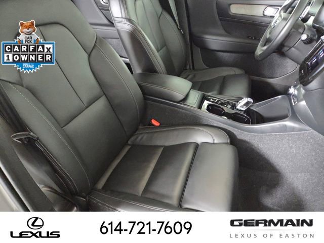 Used 2025 Volvo XC40 B5 Plus image 29