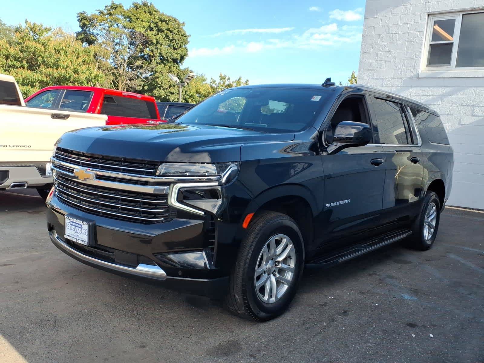 Used 2023 Chevrolet Suburban LT AWD/4WD image 3