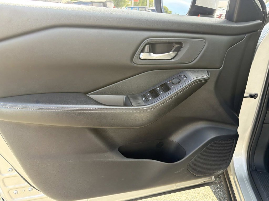 Used 2024 Nissan Rogue SV AWD/4WD image 24