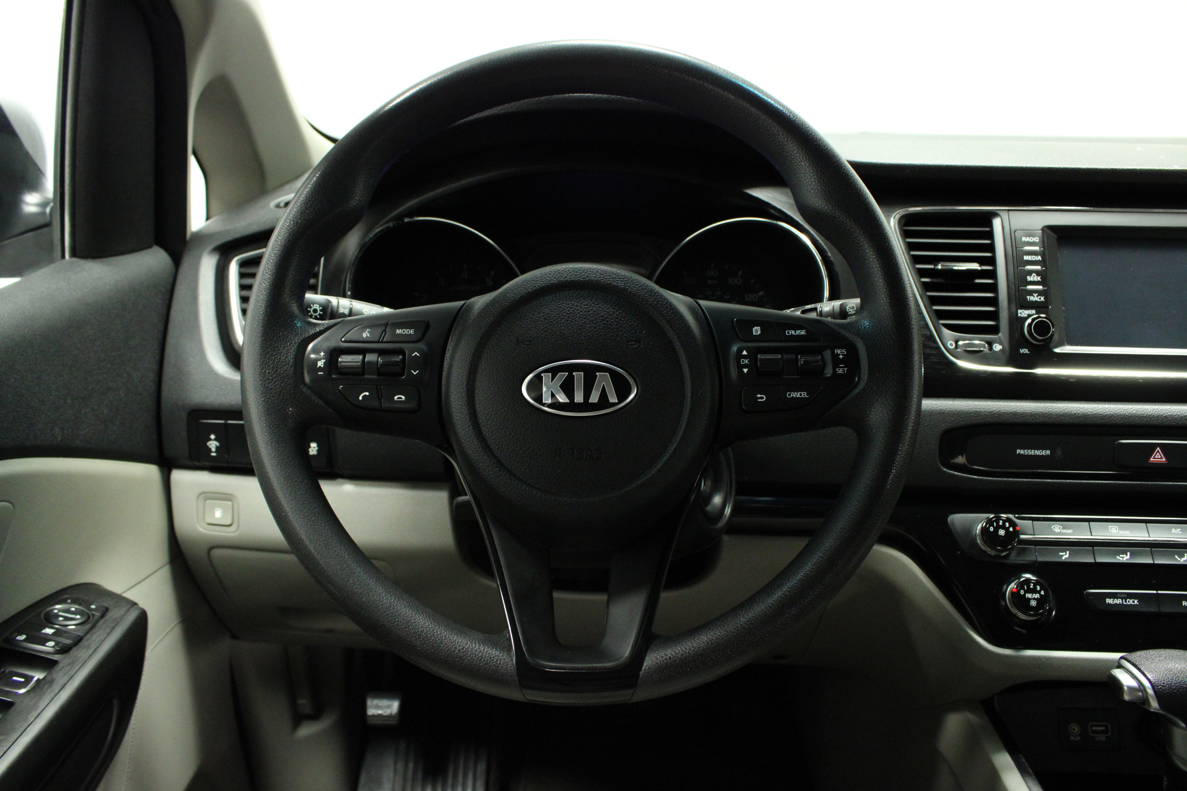 Used 2019 Kia Sedona L image 20