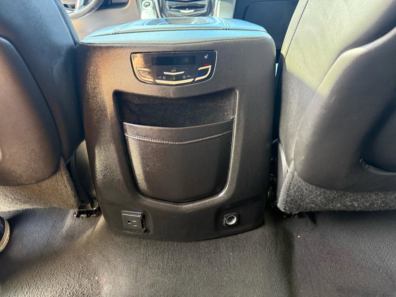 Used 2015 Cadillac Escalade Luxury RWD image 18