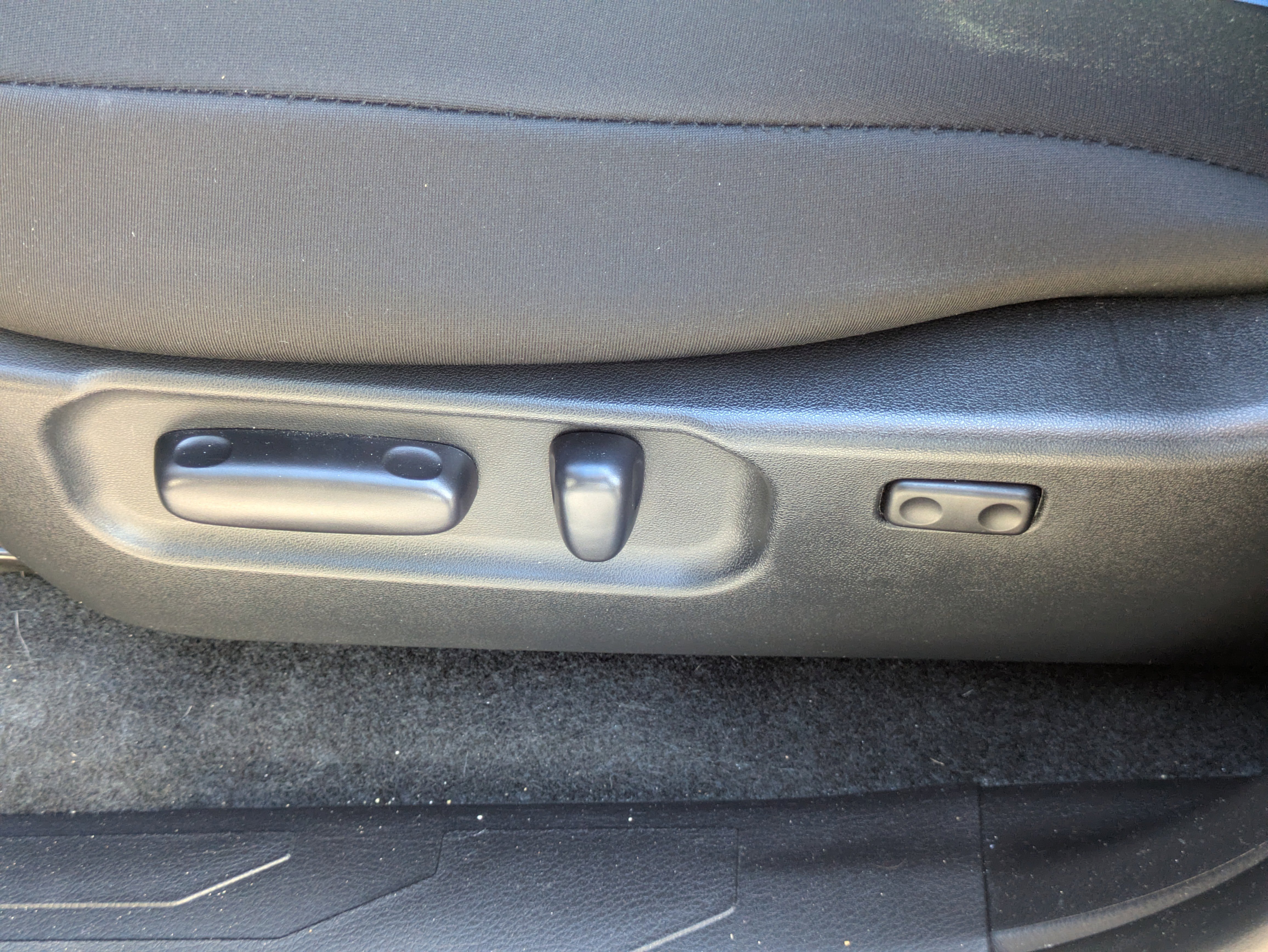 Used 2023 Toyota Tacoma Limited image 11