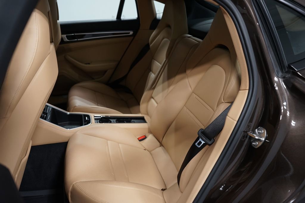 Used 2018 Porsche Panamera image 27