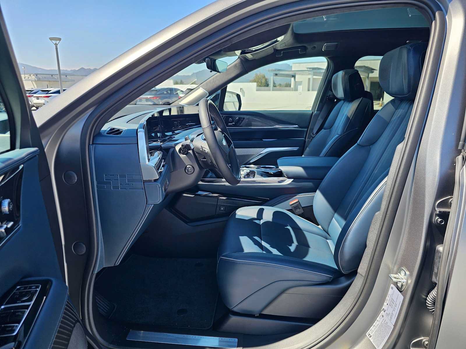 New 2026 Cadillac Escalade IQL Sport 2 w/ LPO, ONYX Package AWD/4WD image 24