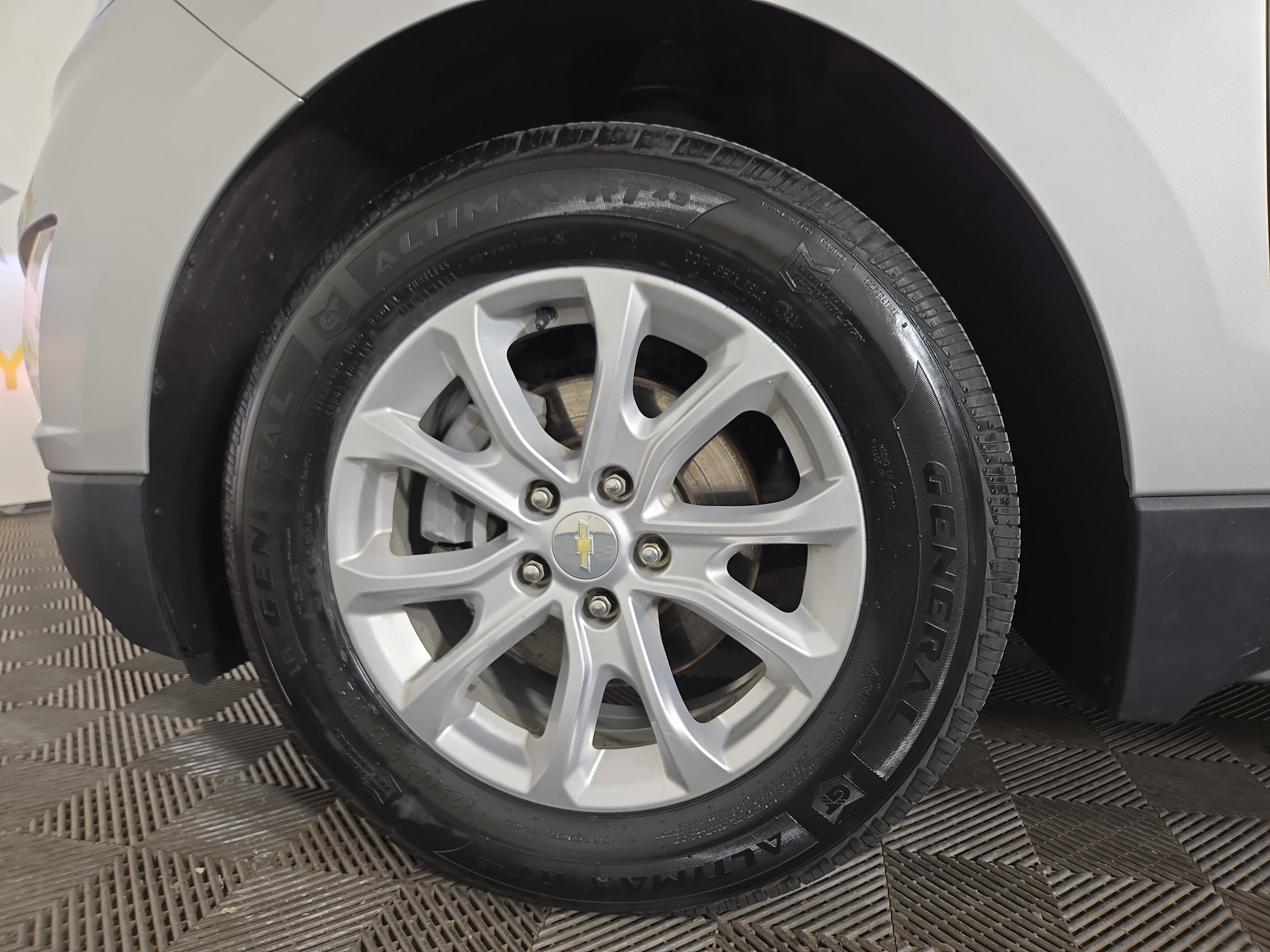 Used 2020 Chevrolet Equinox LT w/ Driver Convenience Package image 33