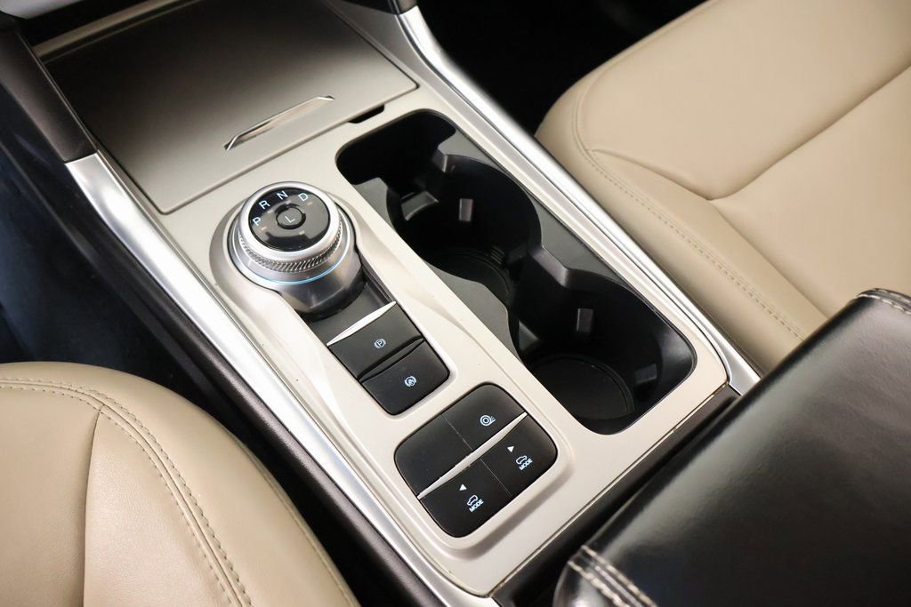 Used 2023 Ford Explorer XLT w/ Equipment Group 202A image 8