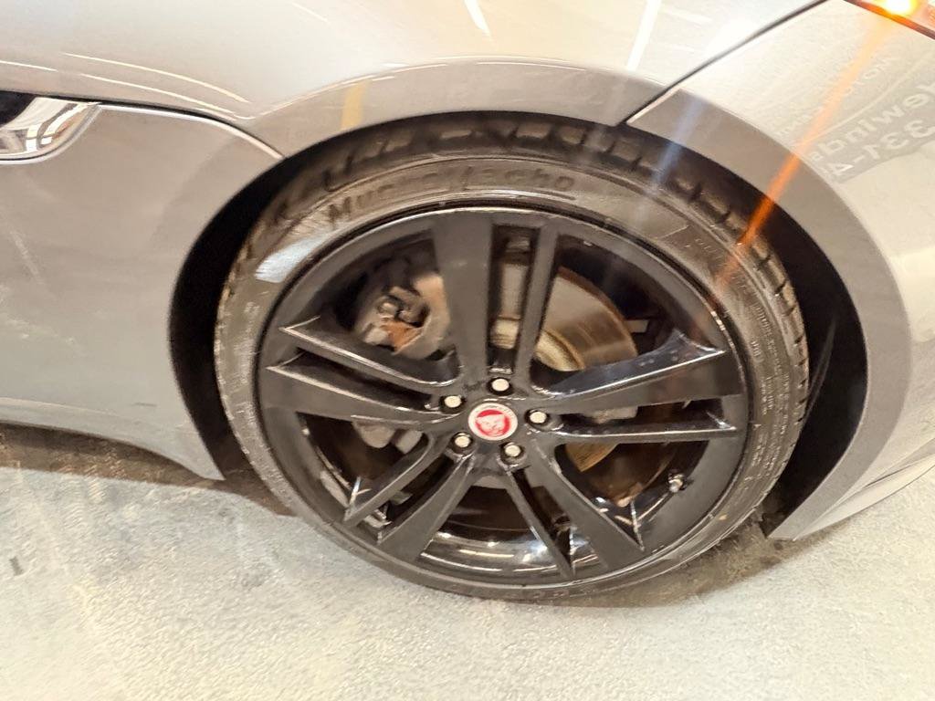 Used 2017 Jaguar F-TYPE Convertible RWD image 31