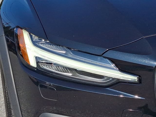 Certified 2024 Volvo V60 B5 Cross Country Ultimate w/ Protection Package Premier AWD/4WD image 9