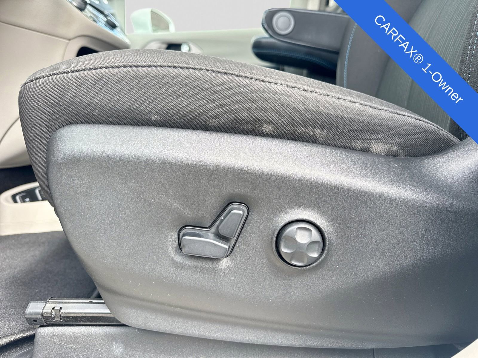 Used 2021 Chrysler Pacifica Touring w/ Cold Weather Group FWD image 20