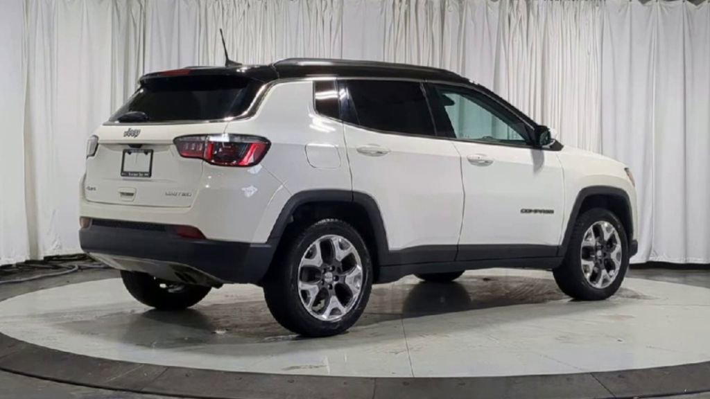 Used 2019 Jeep Compass Limited image 10