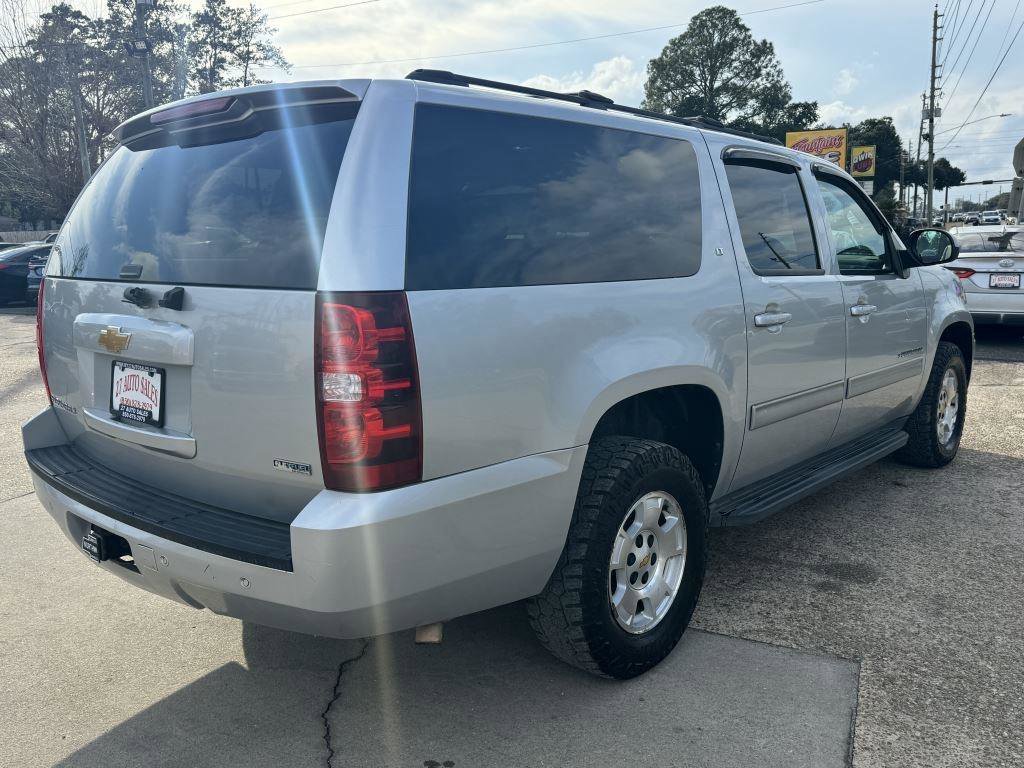 Used 2012 Chevrolet Suburban LT w/ Luxury Package AWD/4WD image 5