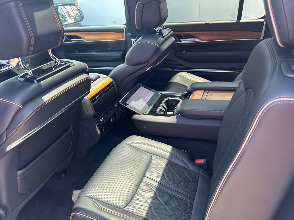 Used 2024 Jeep Grand Wagoneer L Series III AWD/4WD image 29