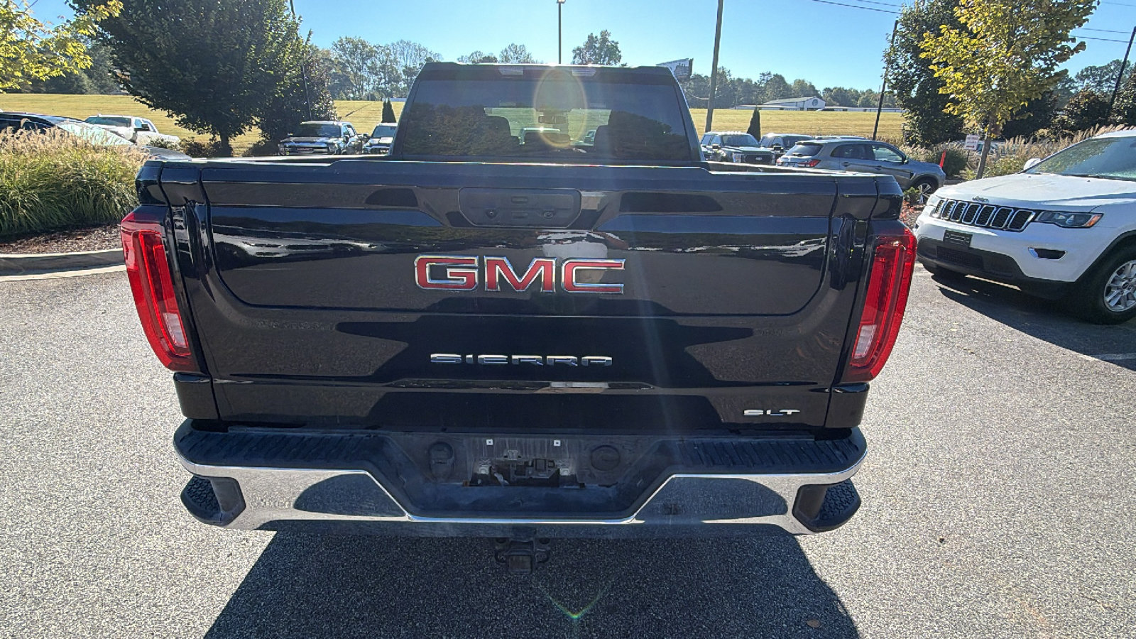 Used 2025 GMC Sierra 1500 SLT AWD/4WD image 9