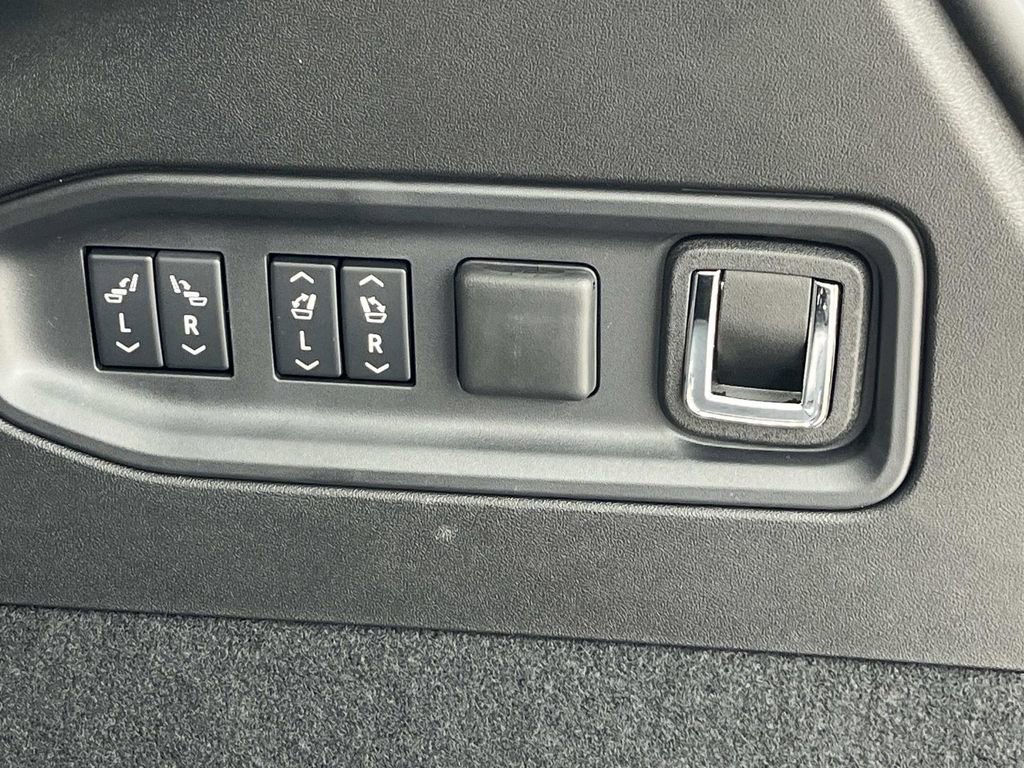 New 2026 Cadillac Vistiq Sport image 13