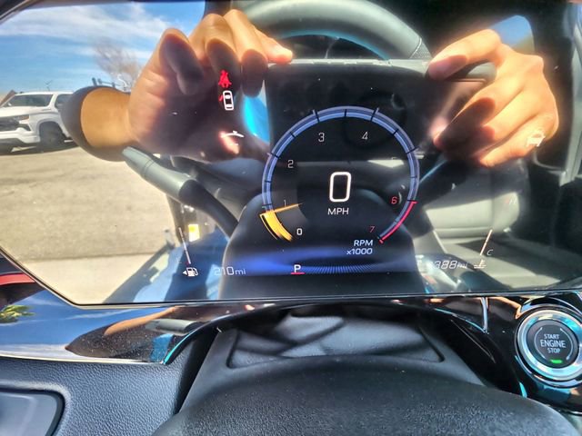 Used 2025 Chevrolet Trax RS w/ Sunroof Package image 11