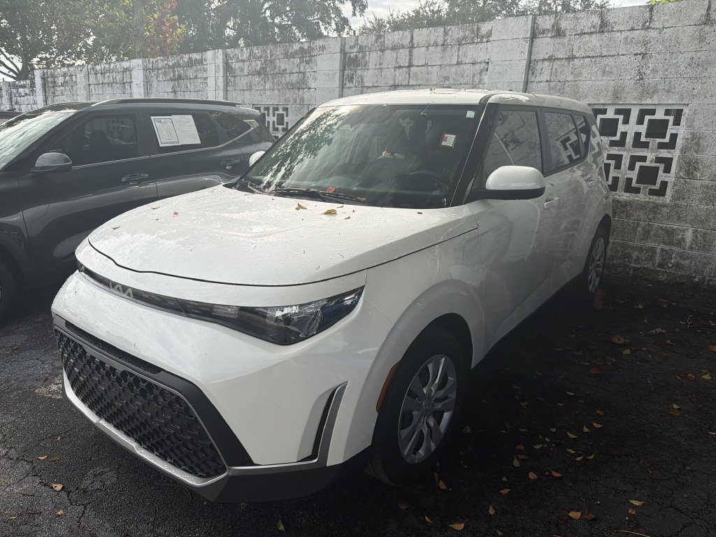 Certified 2025 Kia Soul LX FWD image 3