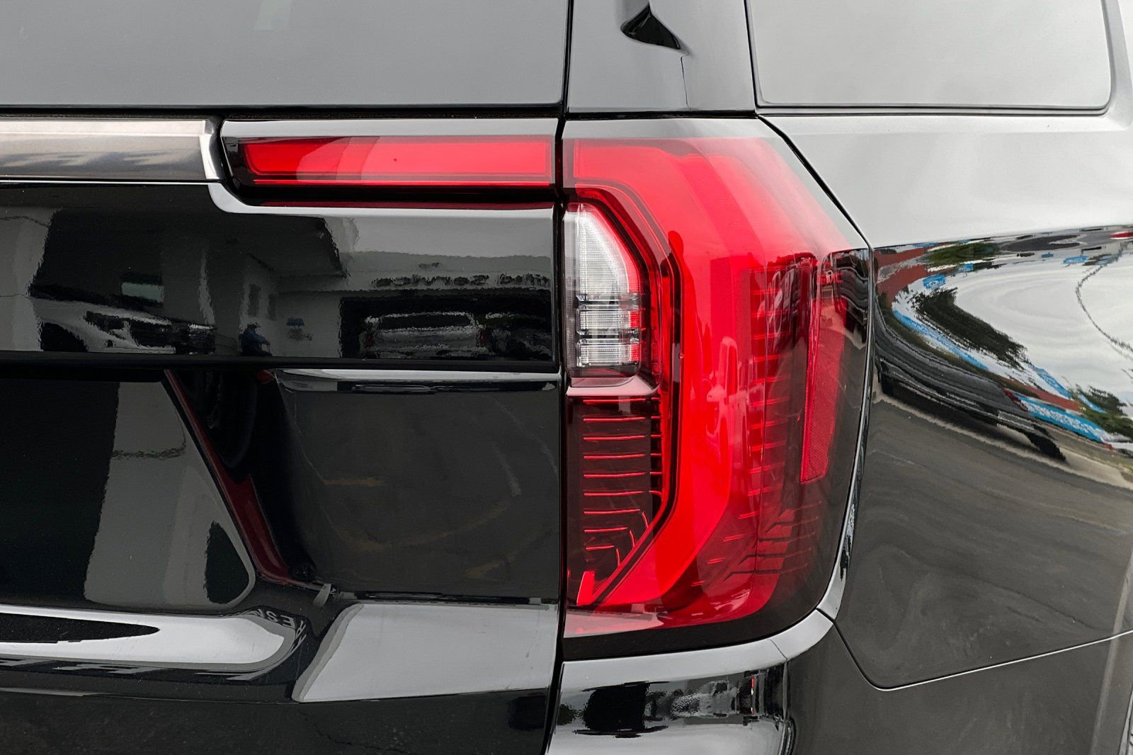 New 2026 GMC Yukon XL AT4 Ultimate AWD/4WD image 7