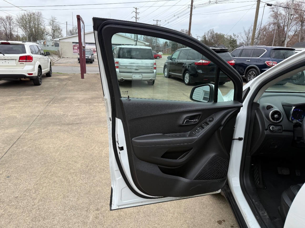 Used 2016 Chevrolet Trax LT w/ LT Convenience Package image 7