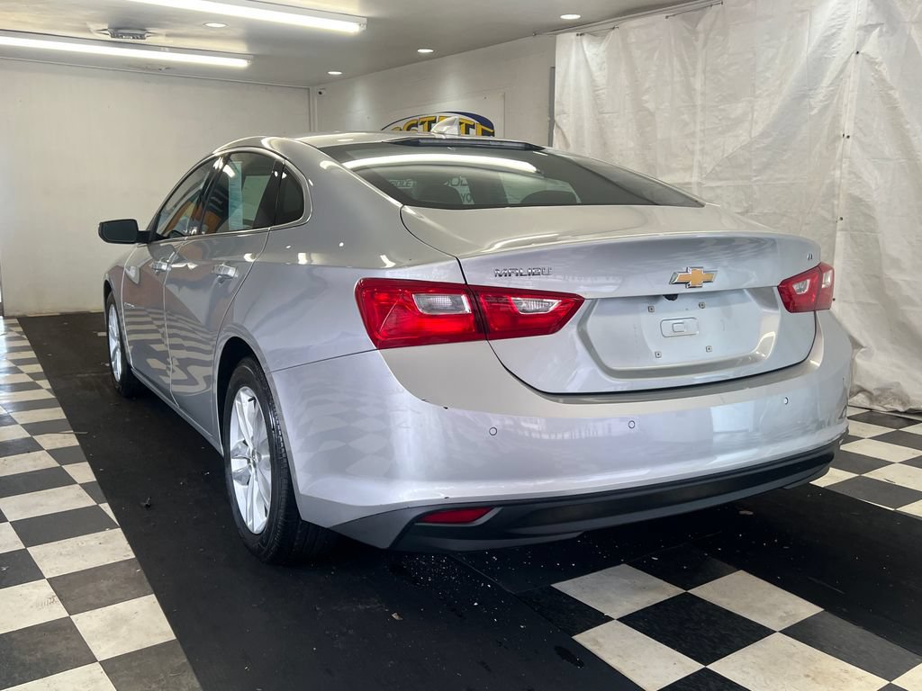 Used 2018 Chevrolet Malibu LT w/ Driver Confidence Package FWD image 10