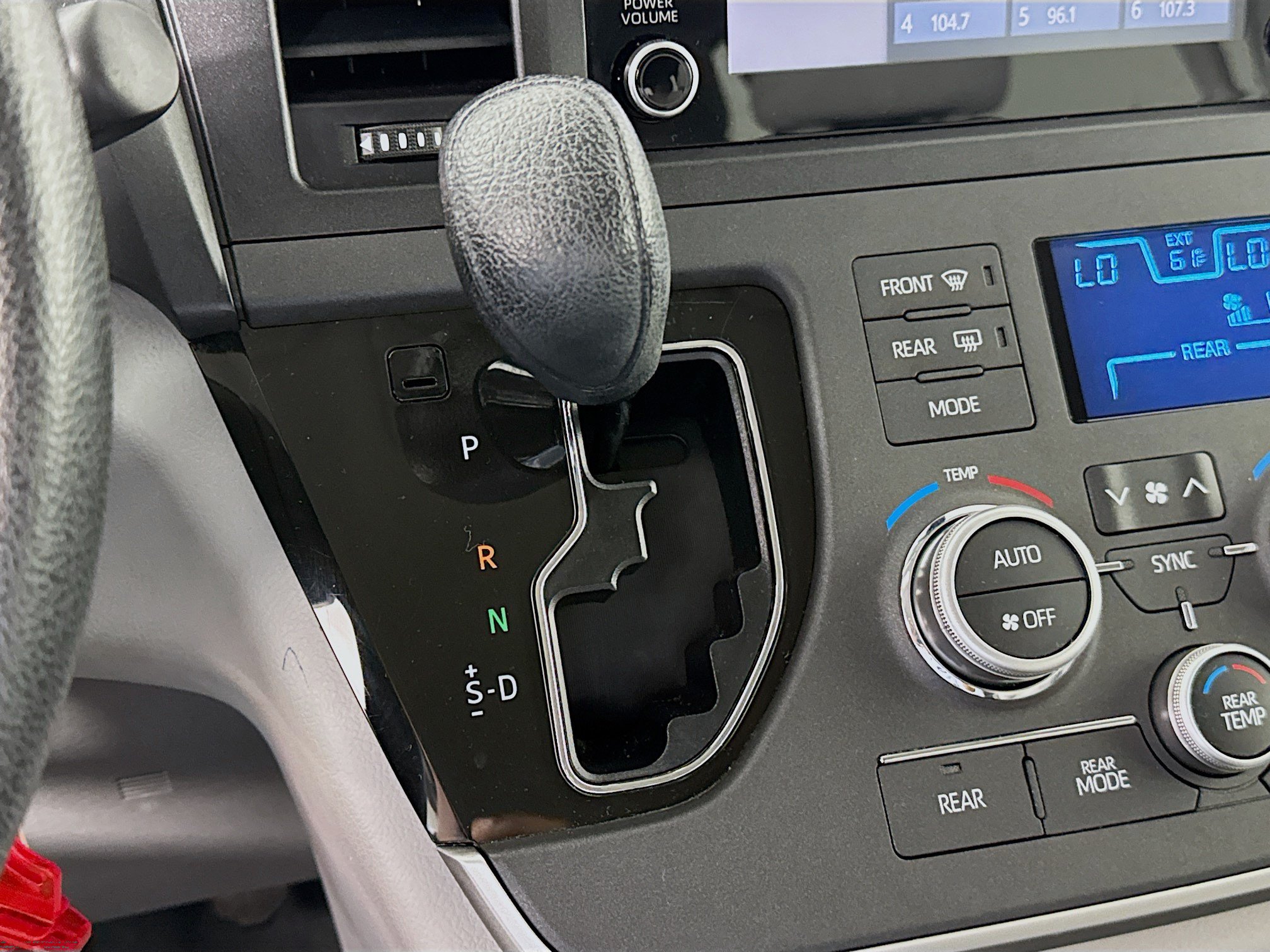 Certified 2020 Toyota Sienna L FWD image 16