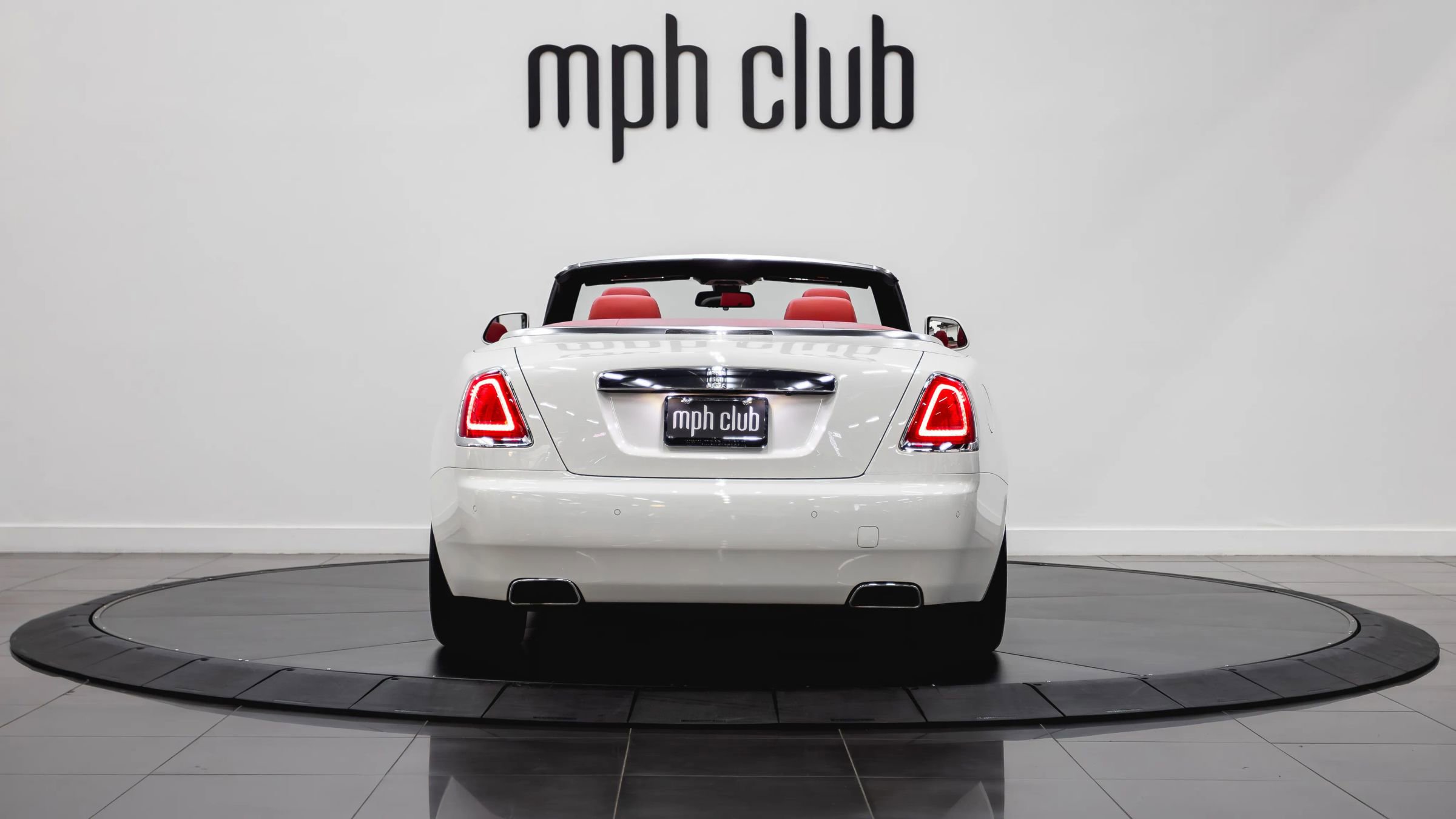 Used 2017 Rolls-Royce Dawn RWD image 17
