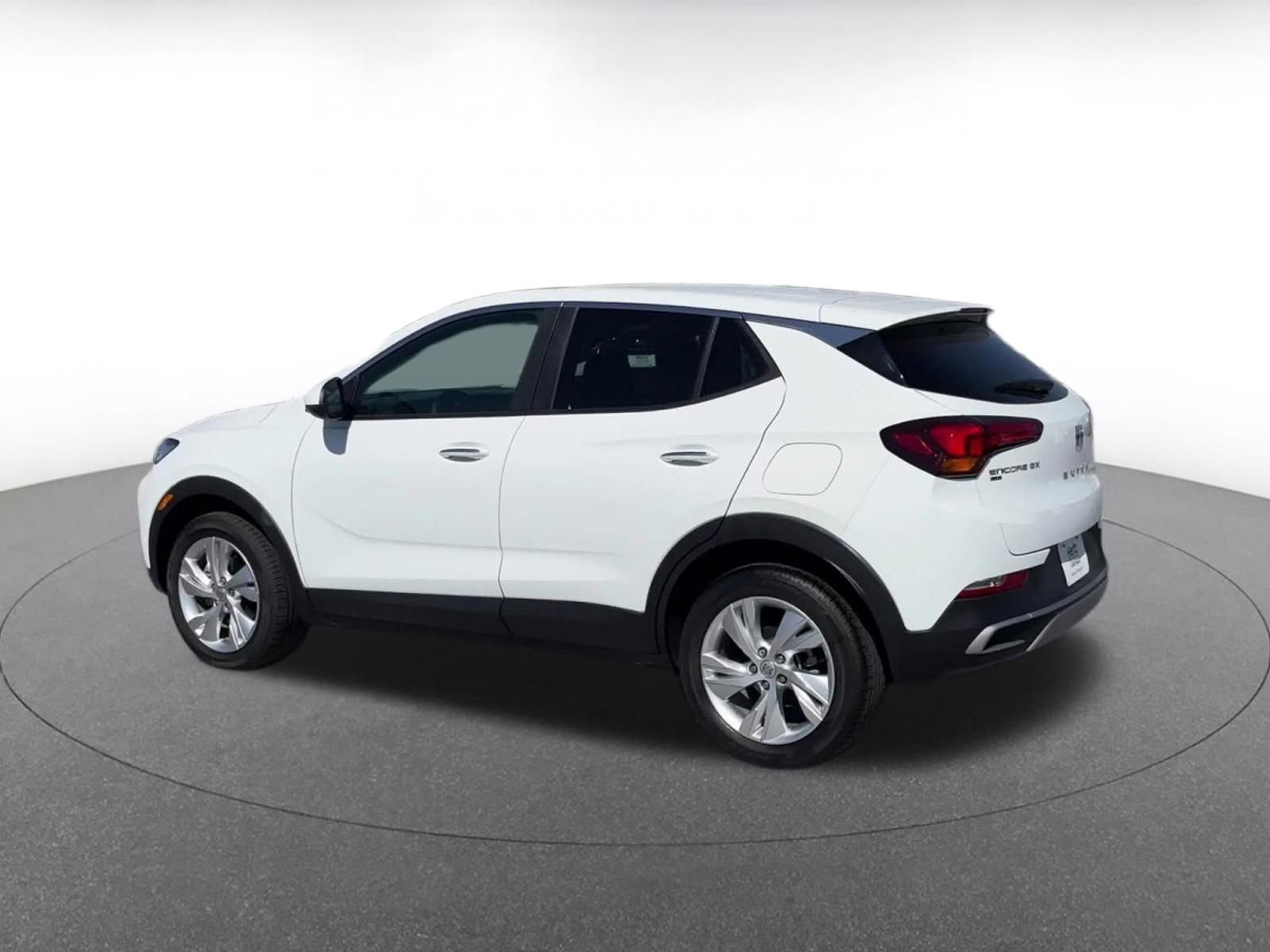 Used 2025 Buick Encore GX Preferred AWD/4WD image 10