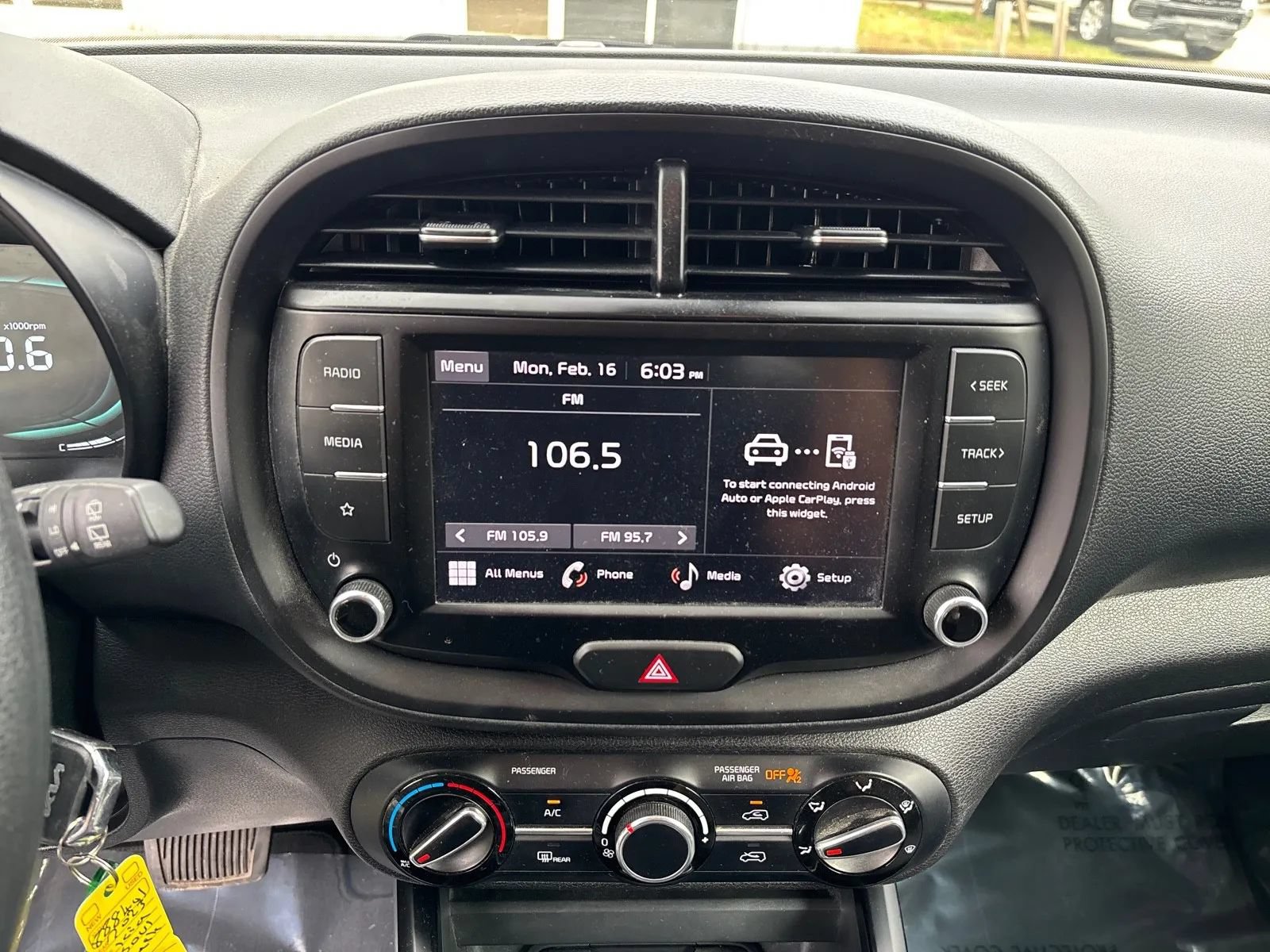 Used 2023 Kia Soul LX w/ Option Group 015 FWD image 17
