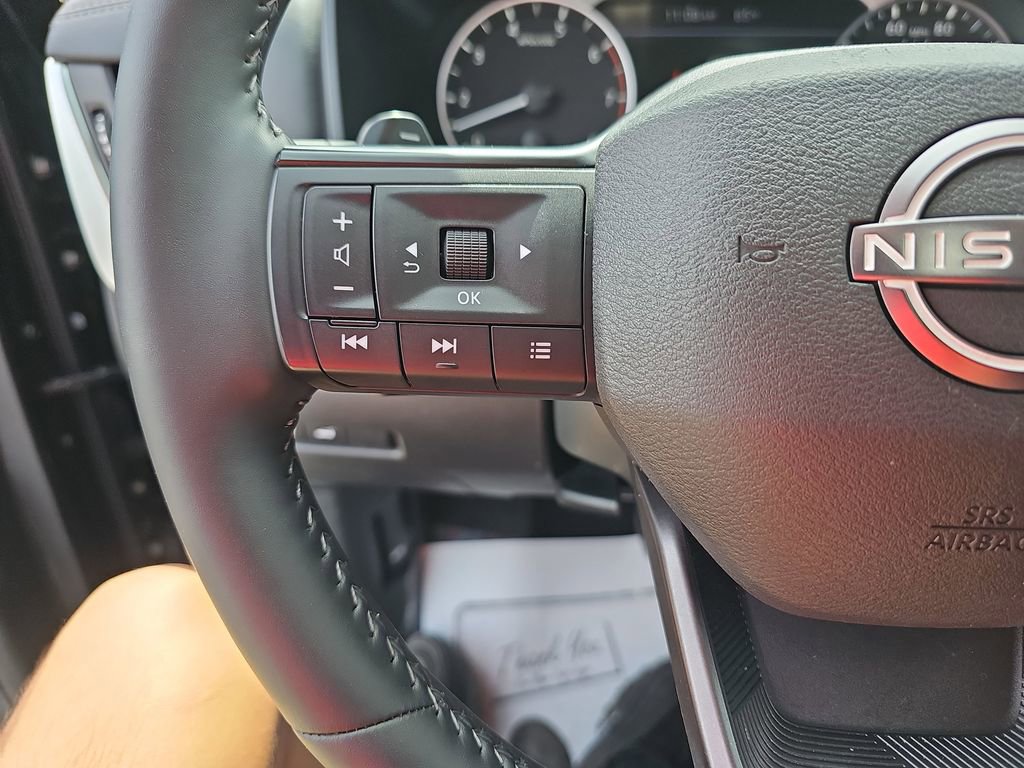 Used 2025 Nissan Rogue SV w/ SV Premium Package image 21