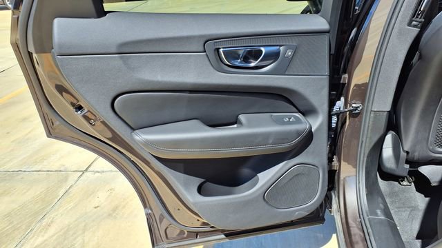 Used 2025 Volvo XC60 B5 Core image 16
