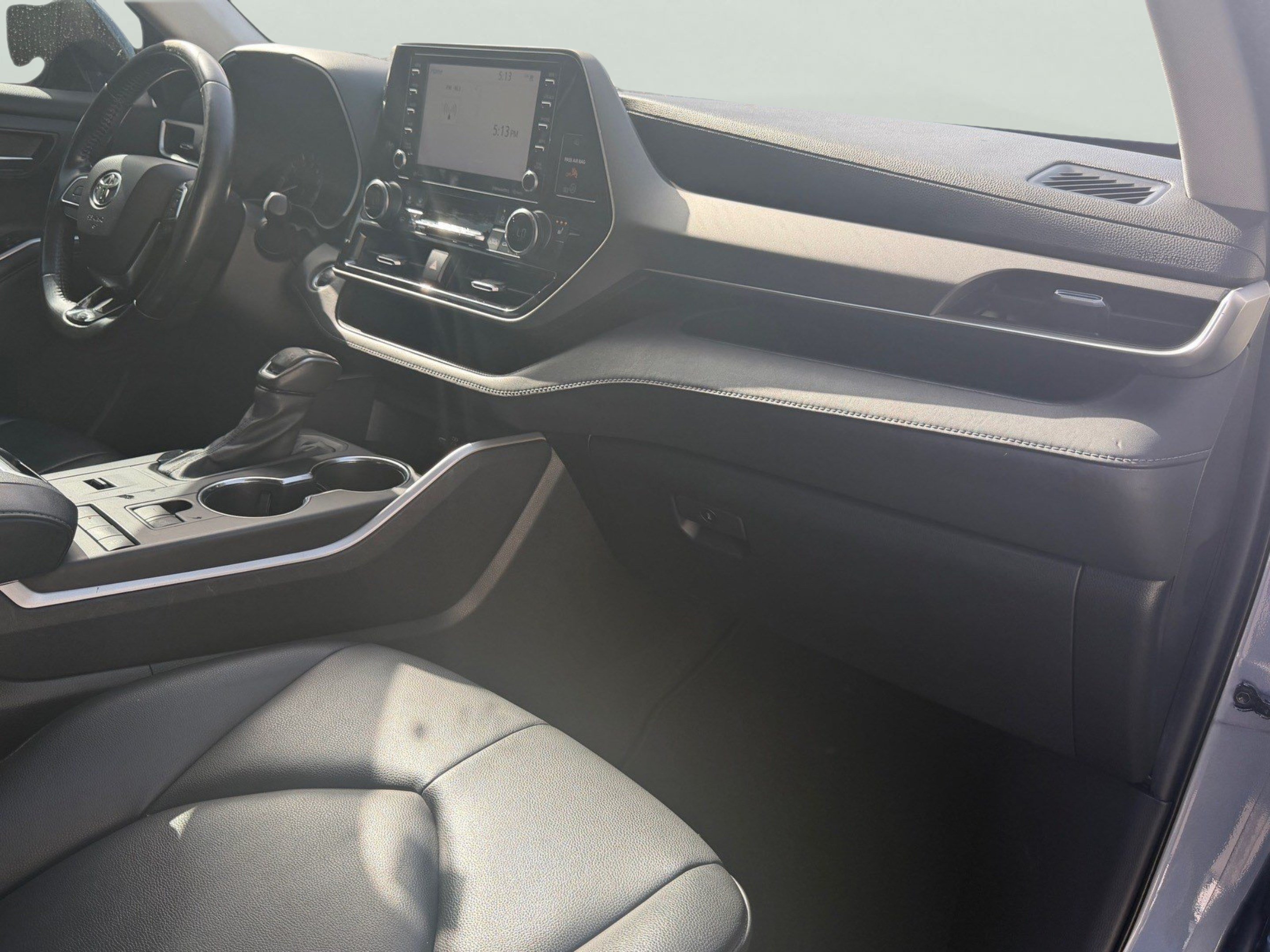 Used 2020 Toyota Highlander XLE FWD image 18