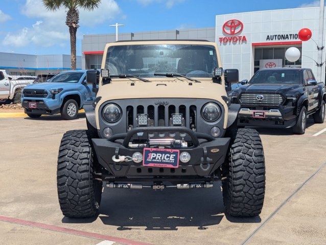 Used 2015 Jeep Wrangler Unlimited Rubicon w/ Connectivity Group image 2
