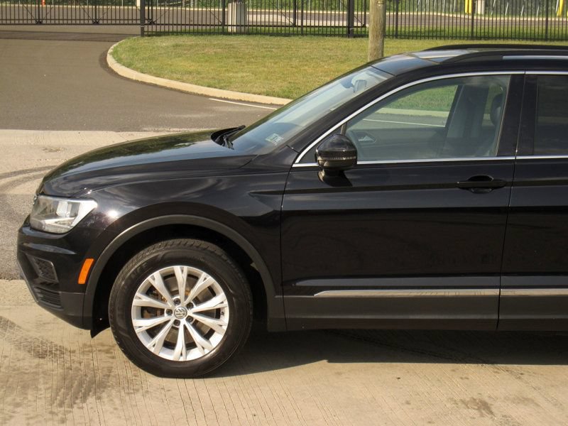 Used 2018 Volkswagen Tiguan SE w/ Panoramic Sunroof Package AWD/4WD image 7