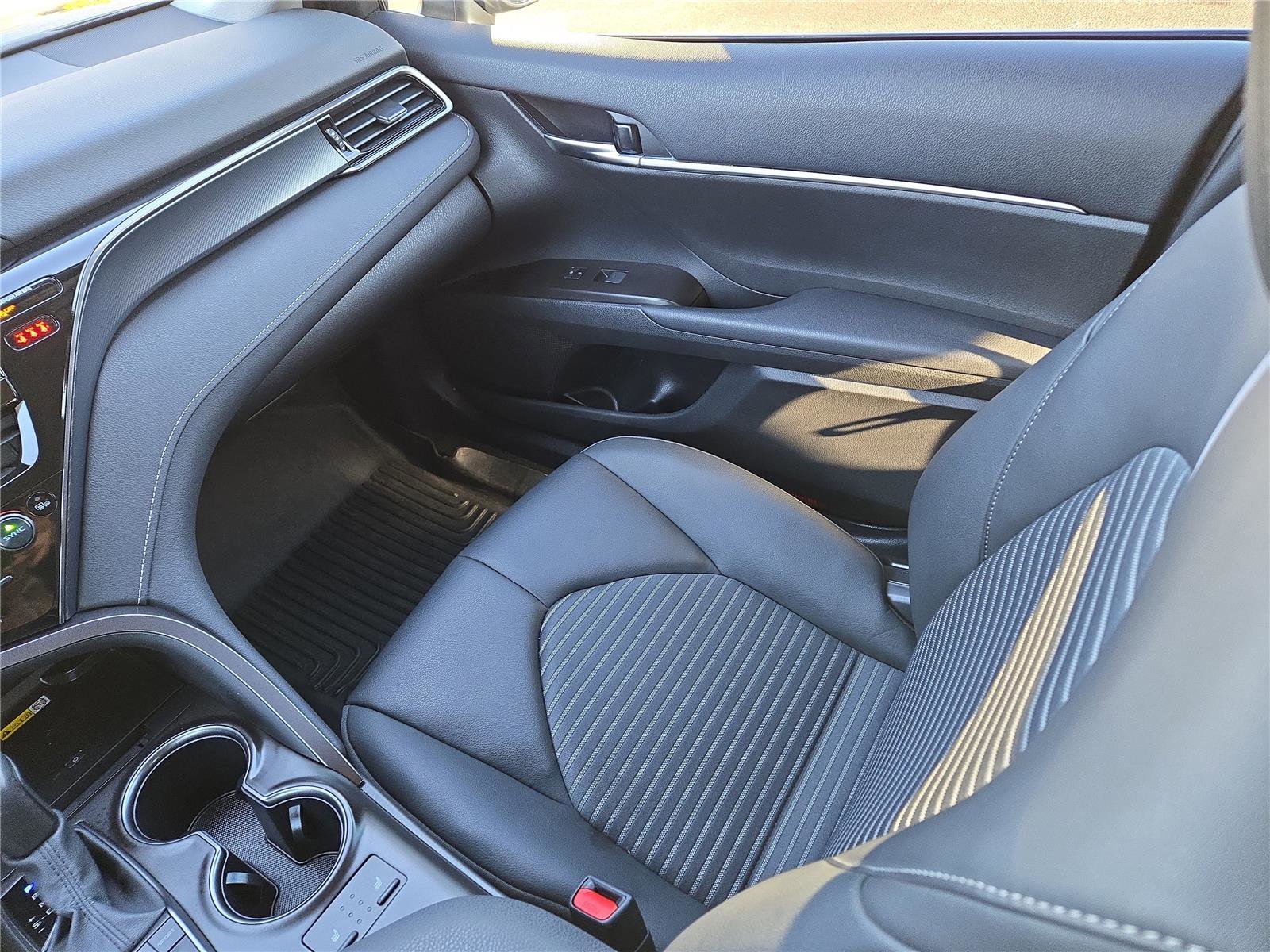 Used 2024 Toyota Camry SE w/ Cold Weather Package image 17