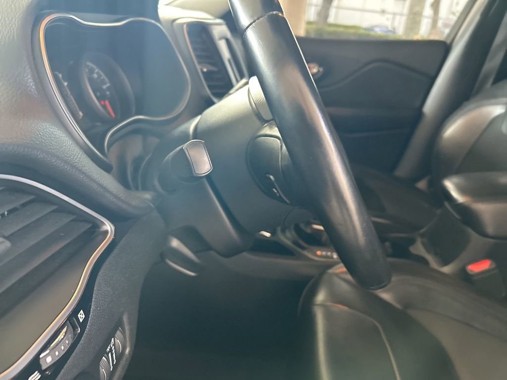 Used 2019 Jeep Cherokee Altitude image 38