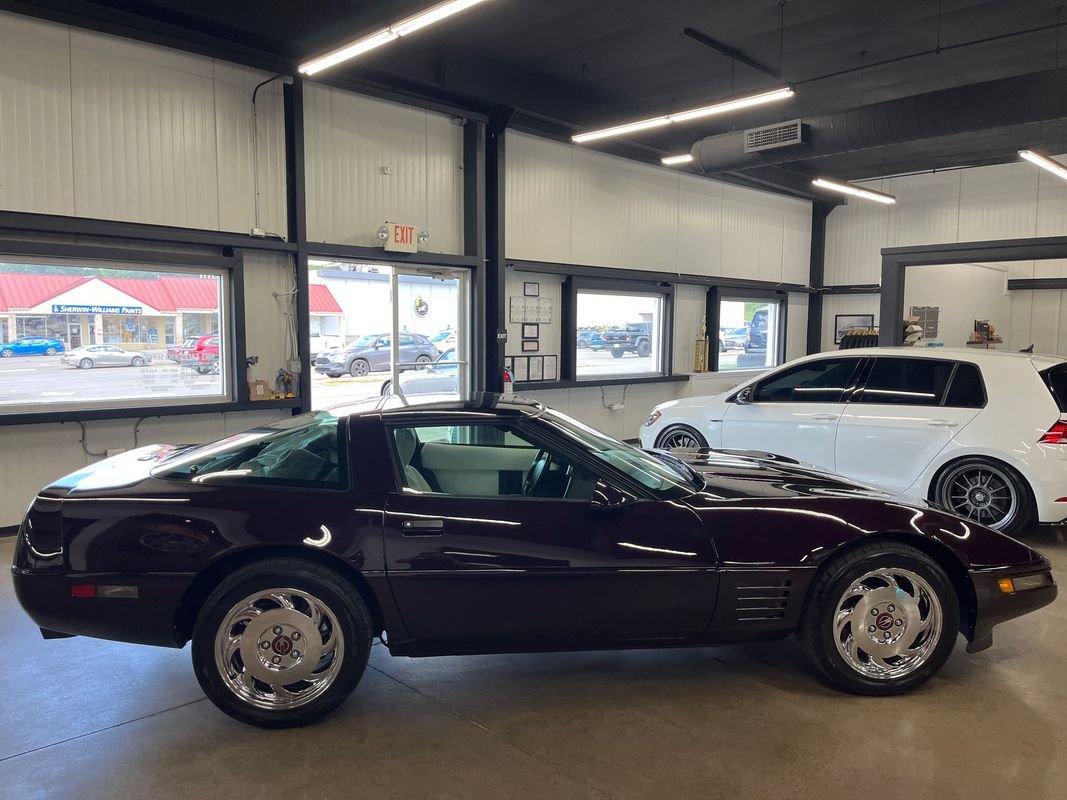 Used 1993 Chevrolet Corvette Coupe RWD image 19