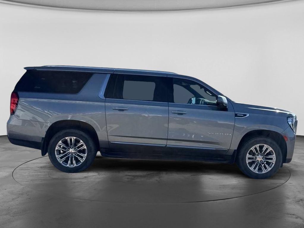 Used 2023 GMC Yukon XL SLT w/ SLT Premium Package AWD/4WD image 11