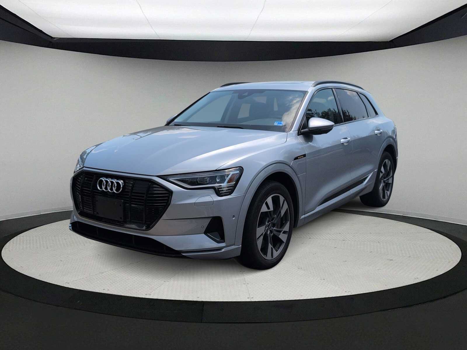 Used 2022 Audi e-tron Premium w/ Convenience Plus Package AWD/4WD image 4